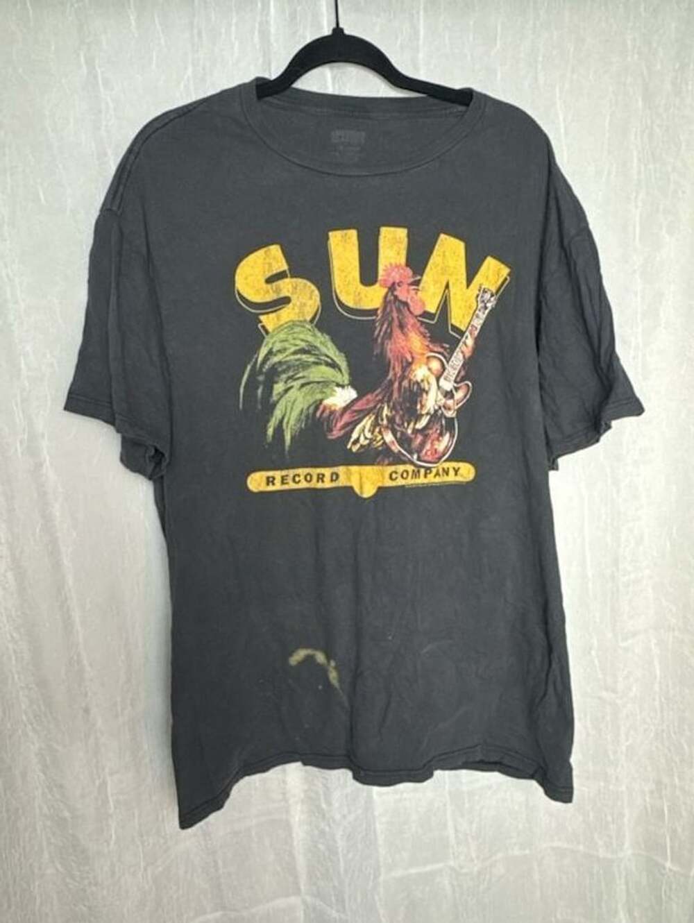 American Classics Sun Record Company Rooster with Electric Guitar Black T-Shirt - Picture 3 of 6
